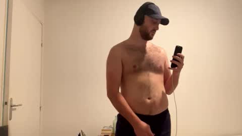 Snapshot of cleurj chatting on 10/10/25, 12:59 cleurj online show from 10/10/25, 12:59