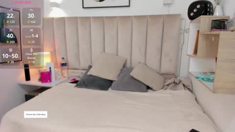 clhoe_johnson_ online show from 10/13/25, 12:38