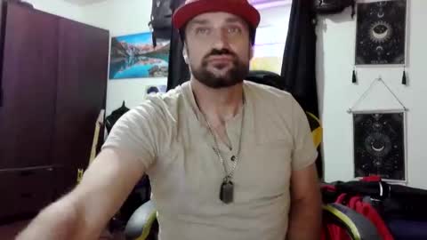 Snapshot of clintwood12 chatting on 11/15/25, 09:32 chad online show from 11/15/25, 09:32