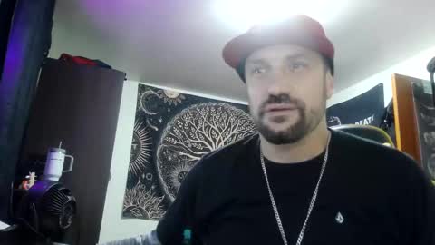 Snapshot of clintwood12 chatting on 11/17/25, 04:18 chad online show from 11/17/25, 04:18