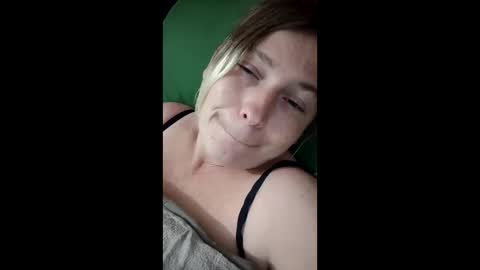 Snapshot of clittytastic chatting on 12/18/25, 10:05 Syl online show from 12/18/25, 10:05