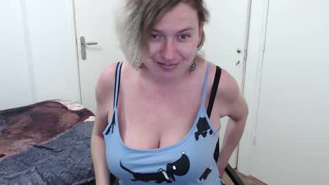 Snapshot of clittytastic chatting on 02/18/26, 02:57 Syl online show from 02/18/26, 02:57