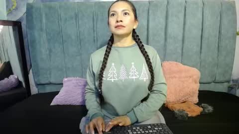 Snapshot of cloe16_ chatting on 12/01/25, 02:38 Cloe online show from 12/01/25, 02:38