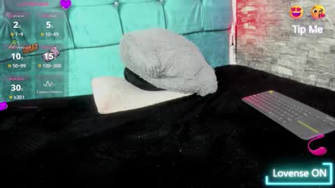 Snapshot of cloe66 chatting on 10/24/25, 12:56 cloe66 online show from 10/24/25, 12:56