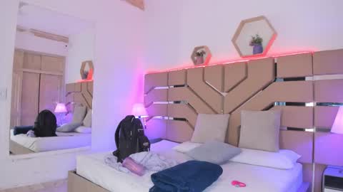 Cloe Online de 600 a 1400 online show from 10/18/25, 11:33