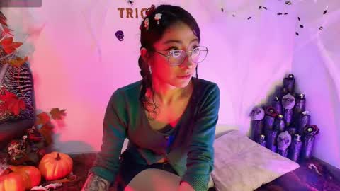 Snapshot of cloe_leeee chatting on 10/21/25, 05:30 Cloe Leeee online show from 10/21/25, 05:30