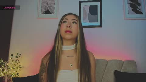 Snapshot of cloe_martinezz_ chatting on 05/14/26, 09:21 cloe_martinezz_ online show from 05/14/26, 09:21