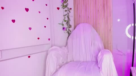 Snapshot of cloe_morningstarr chatting on 12/14/25, 06:23 Cloe online show from 12/14/25, 06:23