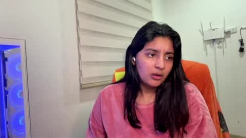 cloe small online show from 06/08/26, 05:52