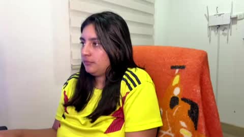 cloe small online show from 06/09/26, 05:08