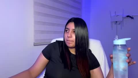 cloe small online show from 06/19/26, 06:29