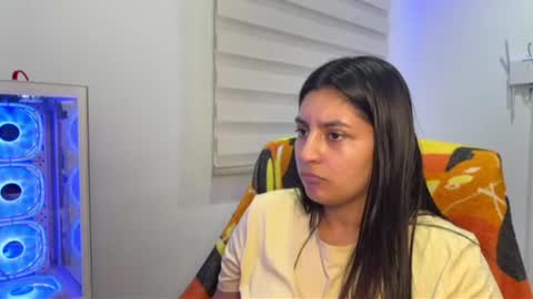 cloe small online show from 06/30/26, 01:17