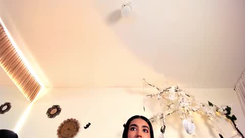 CLOE  online show from 10/18/25, 03:53