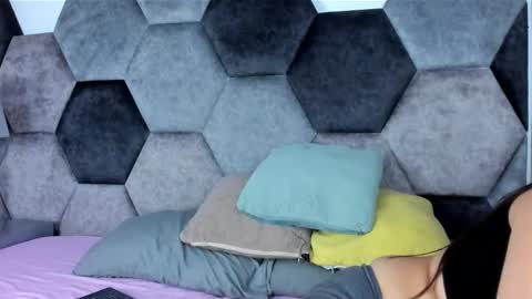 Cloe and Roman online show from 10/29/25, 12:18