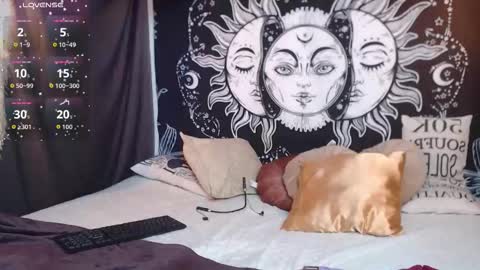 Cloe  online show from 10/04/25, 05:22