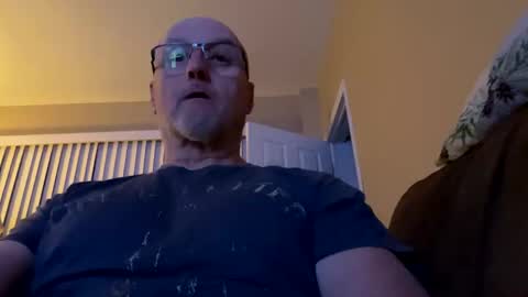Snapshot of closetbicd chatting on 02/24/25, 10:26 Closetbicd online show from 02/24/25, 10:26