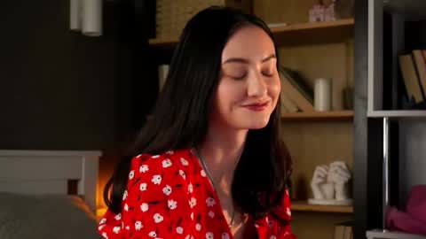 Snapshot of cloudclaws chatting on 10/19/25, 11:22 Daisy Nowak online show from 10/19/25, 11:22