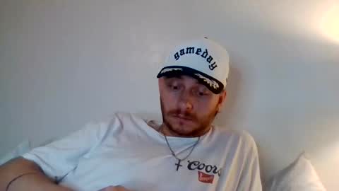 Snapshot of cloudyydayzz chatting on 03/18/26, 01:42 tallhungandcloudy online show from 03/18/26, 01:42