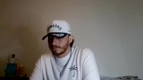 Snapshot of cloudyydayzz chatting on 04/01/26, 01:41 tallhungandcloudy online show from 04/01/26, 01:41