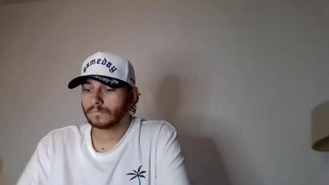 Snapshot of cloudyydayzz chatting on 04/04/26, 04:22 tallhungandcloudy online show from 04/04/26, 04:22