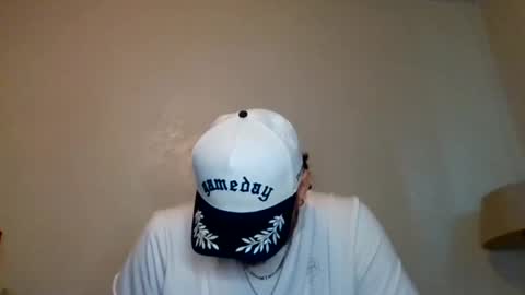 Snapshot of cloudyydayzz chatting on 04/12/26, 10:37 tallhungandcloudy online show from 04/12/26, 10:37