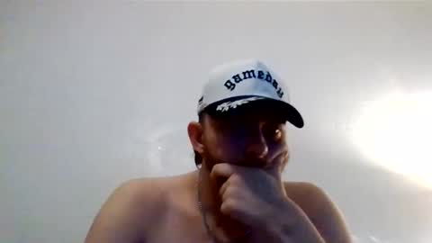 Snapshot of cloudyydayzz chatting on 04/17/26, 04:26 tallhungandcloudy online show from 04/17/26, 04:26