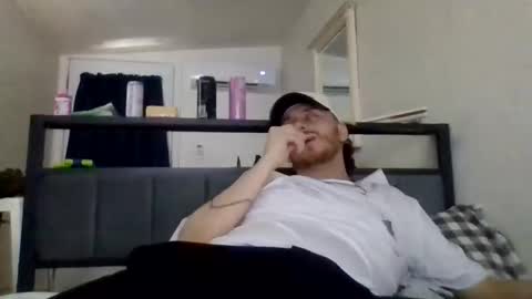 Snapshot of cloudyydayzz chatting on 05/08/26, 11:32 tallhungandcloudy online show from 05/08/26, 11:32