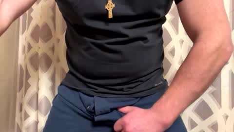 Snapshot of clovershit1 chatting on 11/30/25, 02:37 clovershit1 online show from 11/30/25, 02:37