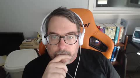 Snapshot of clyde_money chatting on 10/20/25, 11:38 Clyde Money online show from 10/20/25, 11:38