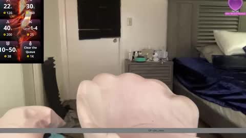 CocaNutt online show from 09/28/25, 06:19