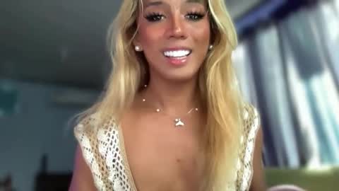 Snapshot of cockprincess_dianna chatting on 01/01/25, 02:41 PrincessDianna IslandGirl CUMSHOW in PVT and PASSWORDSHOW online show from 01/01/25, 02:41