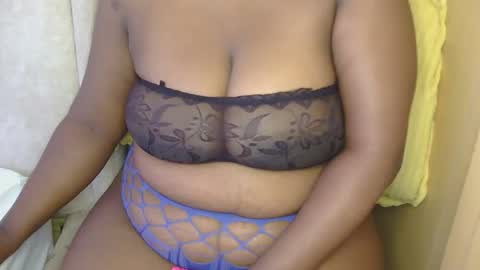 Snapshot of coco_vibes chatting on 06/05/26, 06:20 Zuri online show from 06/05/26, 06:20