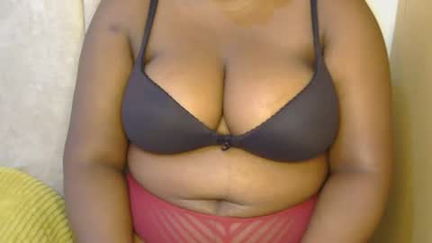 Snapshot of coco_vibes chatting on 06/12/26, 10:14 Zuri online show from 06/12/26, 10:14