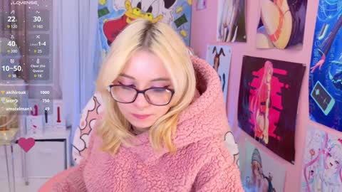 Snapshot of coconut_mia chatting on 12/07/24, 04:53 Mia online show from 12/07/24, 04:53