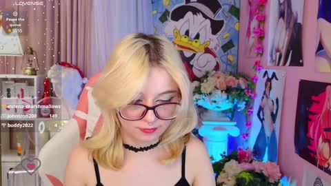 Snapshot of coconut_mia chatting on 12/21/24, 12:20 Mia online show from 12/21/24, 12:20