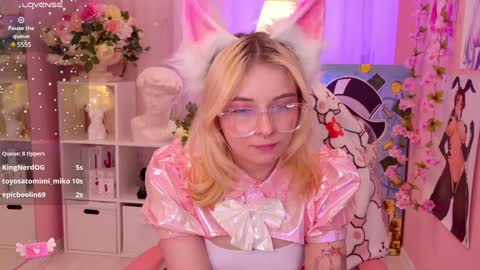 Snapshot of coconut_mia chatting on 01/13/25, 12:51 Mia online show from 01/13/25, 12:51