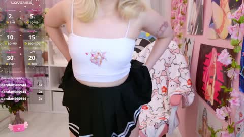 Snapshot of coconut_mia chatting on 02/05/25, 08:57 Mia online show from 02/05/25, 08:57