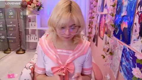 Snapshot of coconut_mia chatting on 09/23/25, 03:04 Mia online show from 09/23/25, 03:04