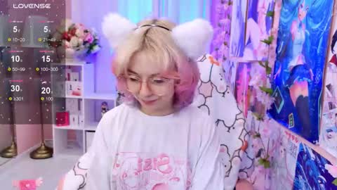 Snapshot of coconut_mia chatting on 10/13/25, 02:06 Mia online show from 10/13/25, 02:06