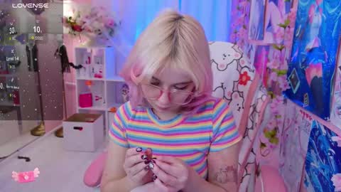 Snapshot of coconut_mia chatting on 10/22/25, 05:34 Mia online show from 10/22/25, 05:34