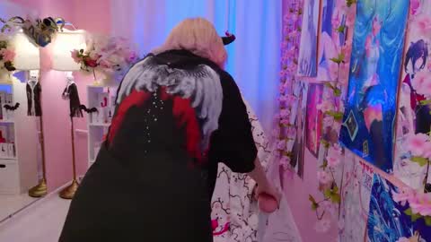 Snapshot of coconut_mia chatting on 10/23/25, 08:51 Mia online show from 10/23/25, 08:51