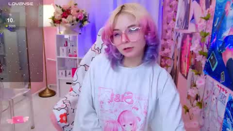 Snapshot of coconut_mia chatting on 11/07/25, 10:21 Mia online show from 11/07/25, 10:21