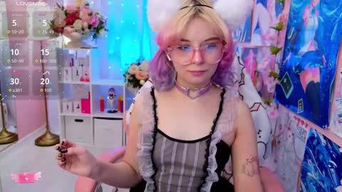 Snapshot of coconut_mia chatting on 11/15/25, 09:54 Mia online show from 11/15/25, 09:54