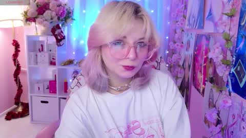 Snapshot of coconut_mia chatting on 12/17/25, 09:10 Mia online show from 12/17/25, 09:10
