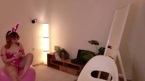 Snapshot of coconut_mia chatting on 05/30/26, 10:07 Mia online show from 05/30/26, 10:07