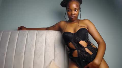 Snapshot of cocos_camera chatting on 10/10/25, 02:38 Coco online show from 10/10/25, 02:38