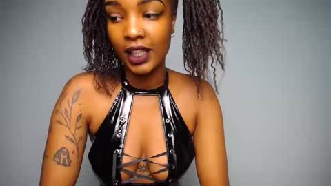 Snapshot of cocos_camera chatting on 10/23/25, 09:08 Coco online show from 10/23/25, 09:08