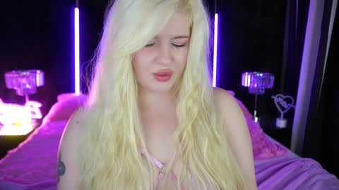 Snapshot of cocosecretss chatting on 12/19/24, 07:51 onlyfans amyleyy online show from 12/19/24, 07:51