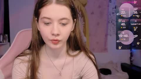 Snapshot of coddleweeper chatting on 09/23/25, 01:58 Hello guys my name is Coddle online show from 09/23/25, 01:58