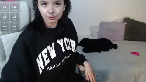 Snapshot of coffeandbread chatting on 09/28/25, 03:01 Phia And Luna online show from 09/28/25, 03:01